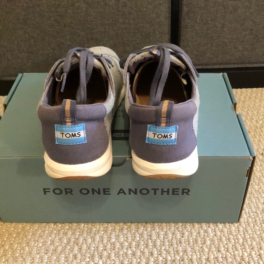 Toms - Picture 3 of 6